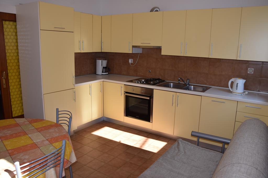 Apartment Marija With Terrace Brseč Cameră foto